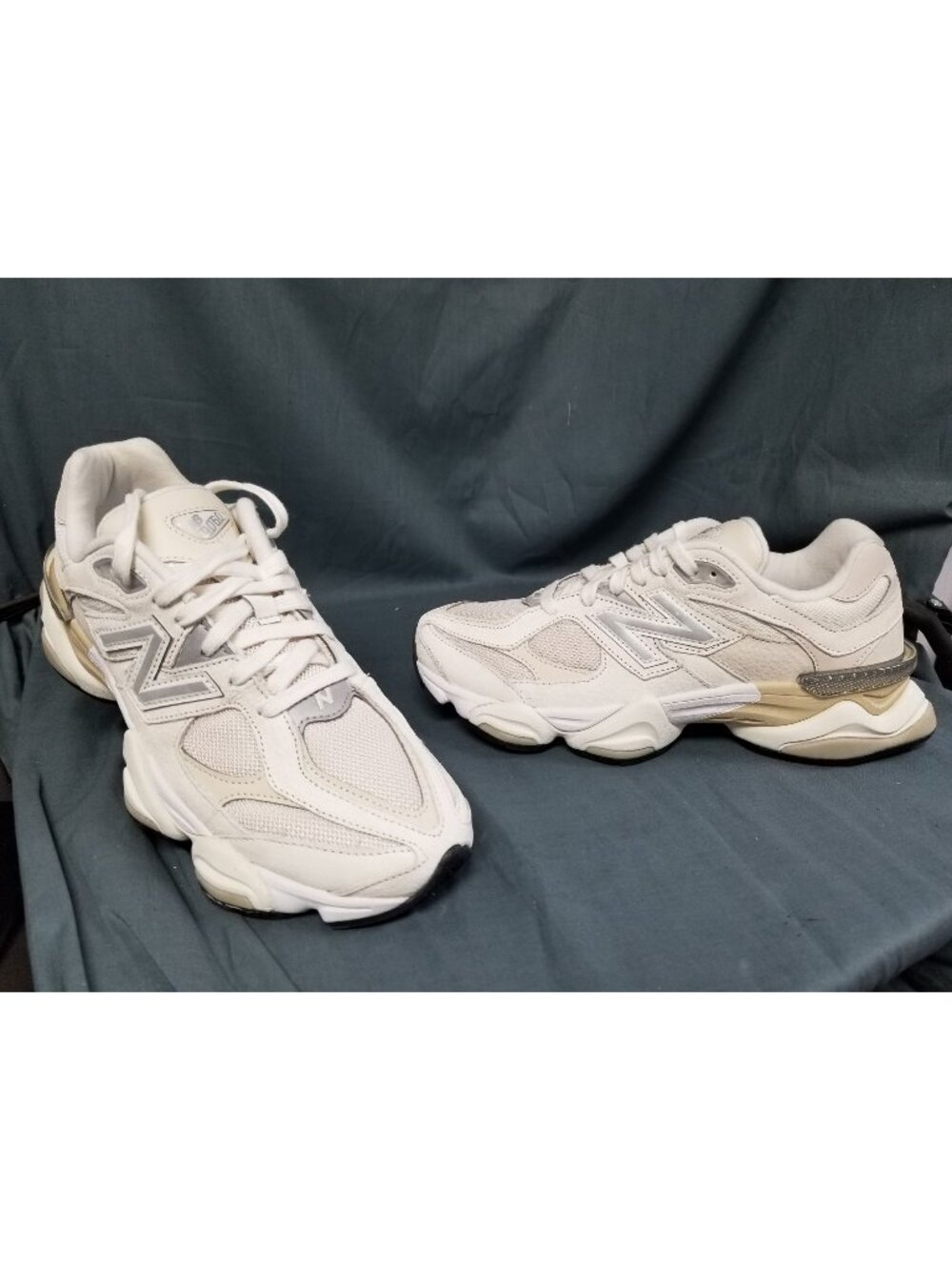 New Balance 9060 Sneakers Sea Salt Moonbeam U9060WHT Womens Size 9 NEW NO BOX!